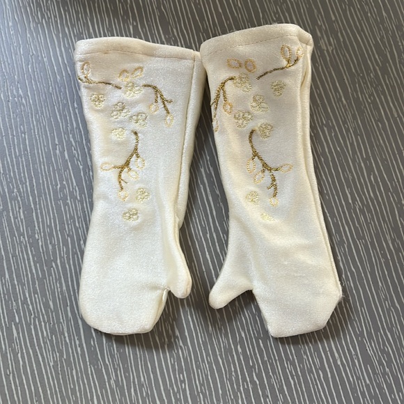 American Girl Gala Party Outfit - Picture 7 of 11